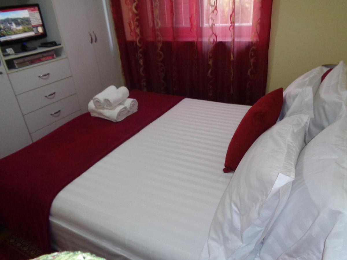 Villa Cato Sarandë 外观 照片
